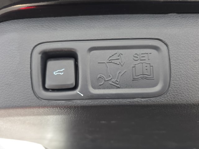 Used 2022 Ford Expedition Limited AWD/4WD image 34