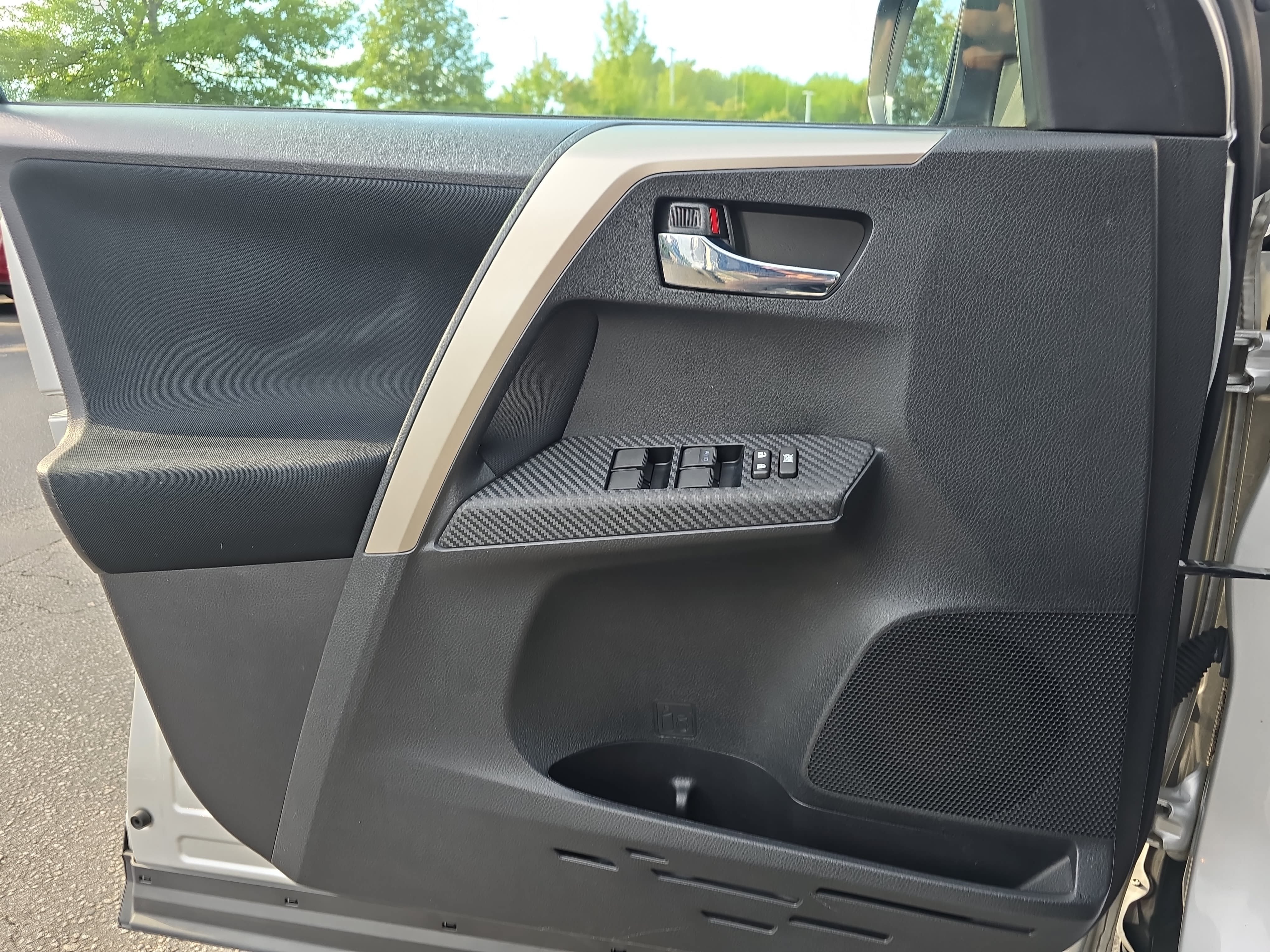 Used 2015 Toyota RAV4 XLE FWD image 26