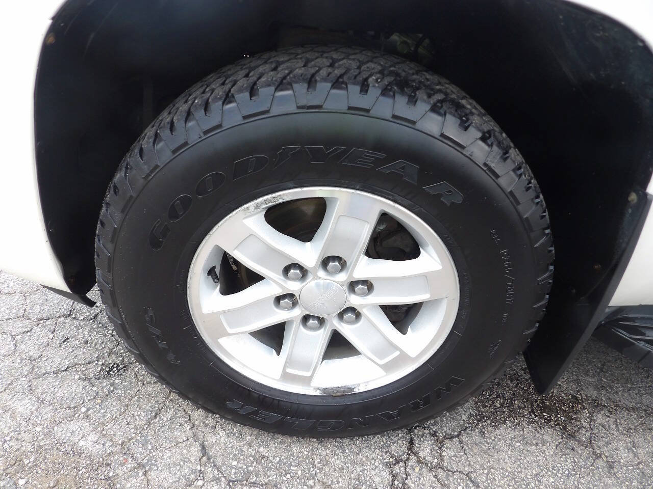 Used 2012 GMC Yukon XL SLT w/ SLT-2 Equipment Package AWD/4WD image 5