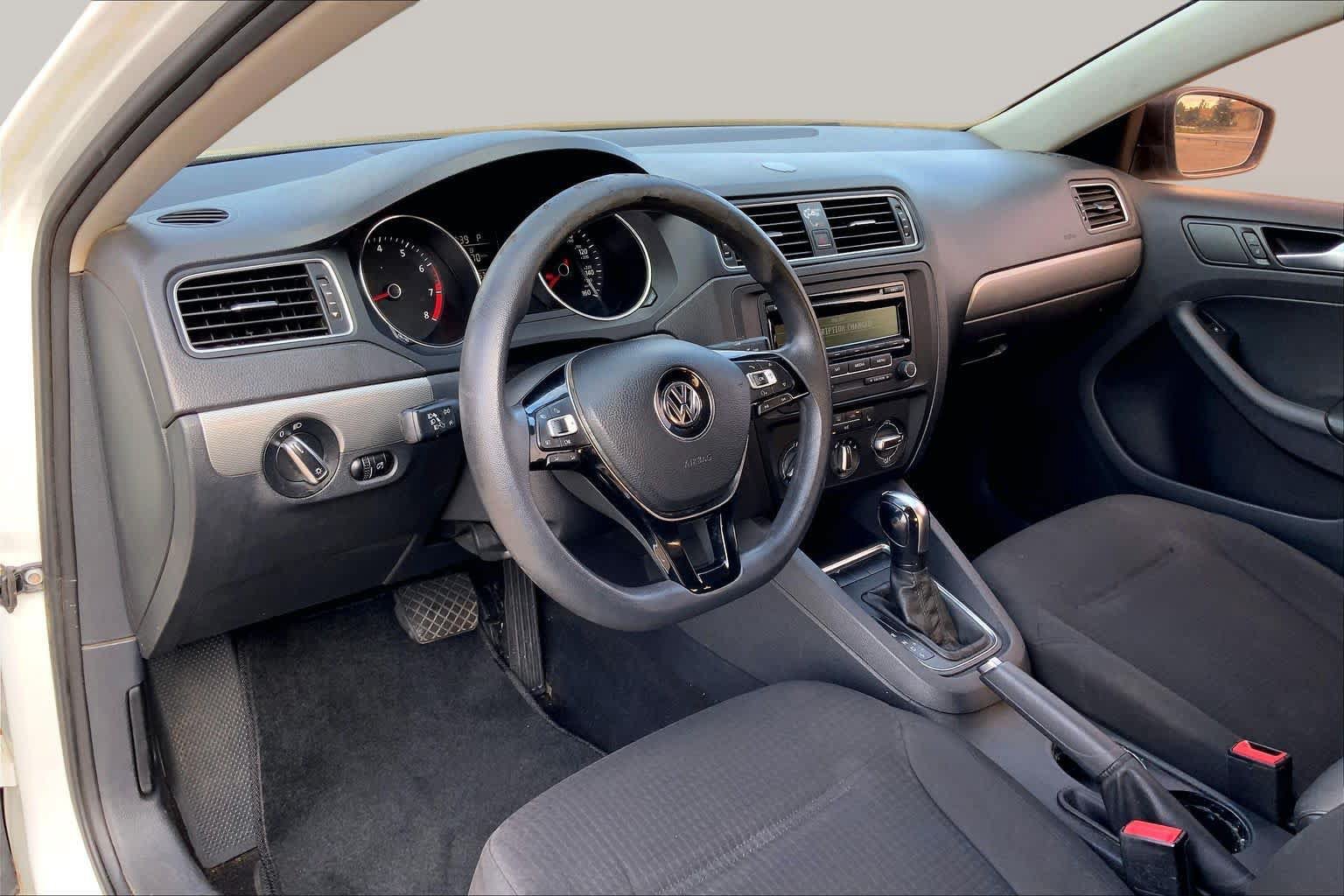 Used 2015 Volkswagen Jetta SE FWD image 17