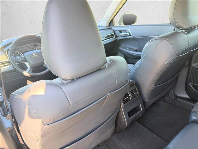 Used 2025 Mitsubishi Outlander SE FWD image 18