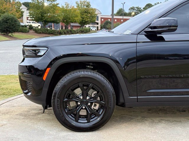Used 2025 Jeep Grand Cherokee L Altitude RWD image 12
