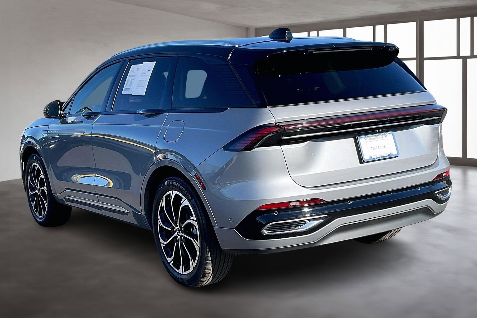 Used 2024 Lincoln Nautilus Reserve w/ Equipment Group 202A image 4