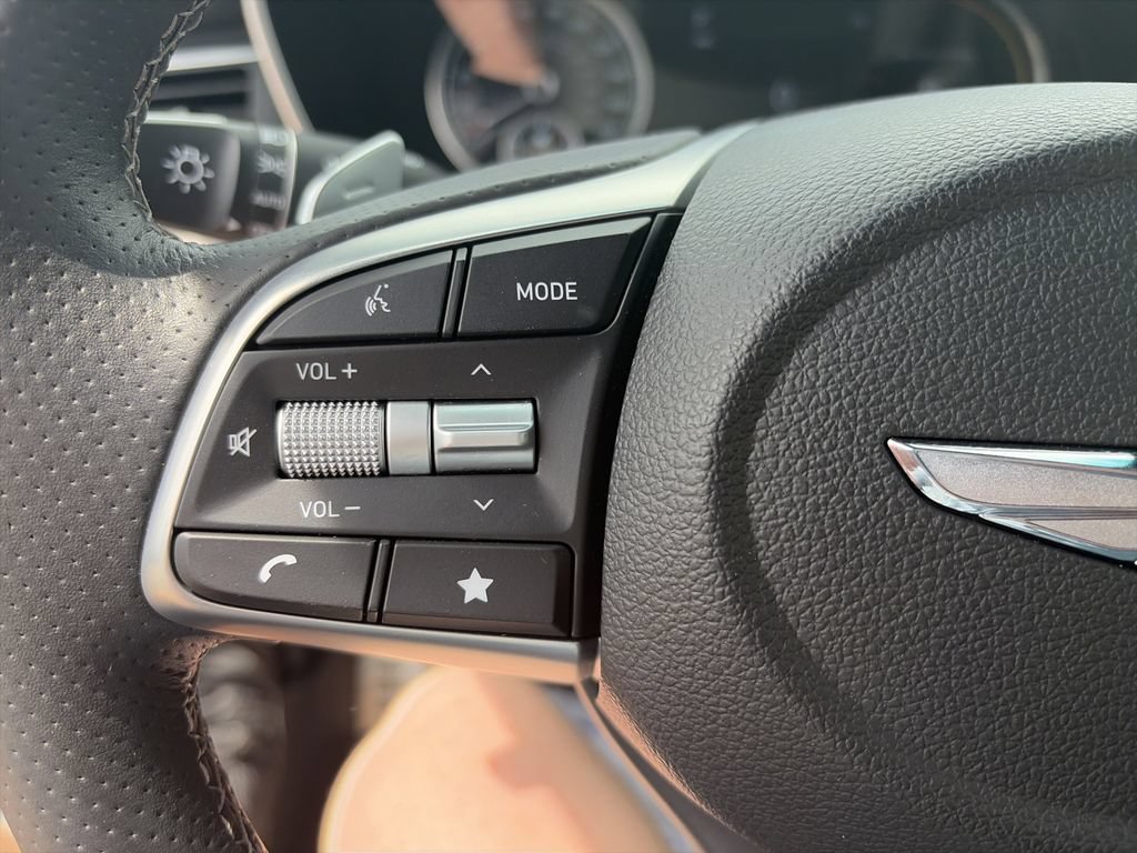 Used 2023 Genesis G70 2.0T w/ Sport Prestige Package RWD image 21