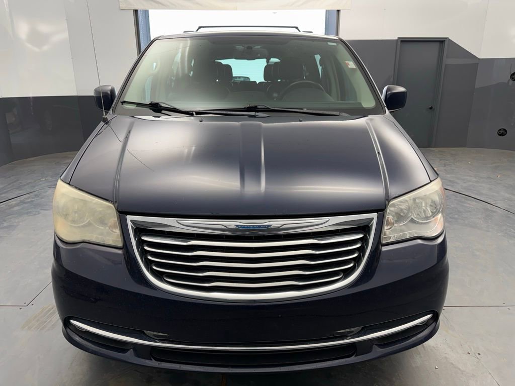 Used 2014 Chrysler Town & Country Touring image 8