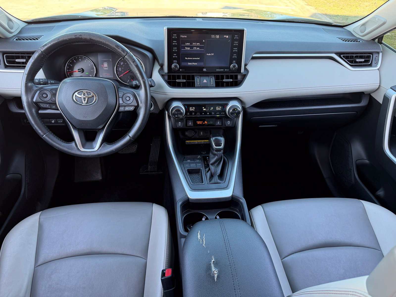 Used 2020 Toyota RAV4 XLE Premium FWD image 14