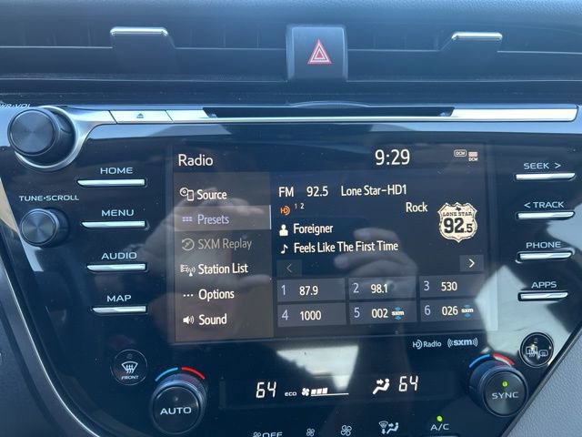 Used 2020 Toyota Camry XLE image 11