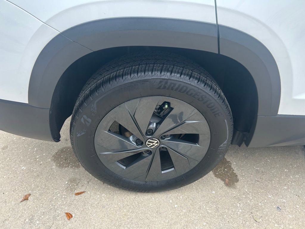 Certified 2025 Volkswagen Taos S image 27