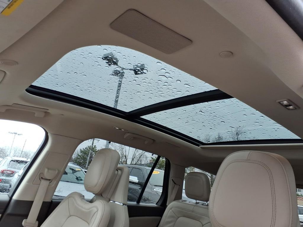 Used 2023 Lincoln Aviator Reserve w/ Equipment Group 201A image 11