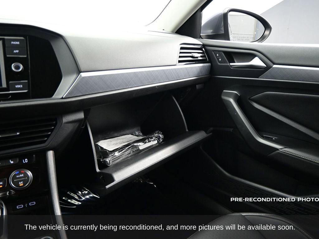 Used 2022 Volkswagen Jetta SE image 25