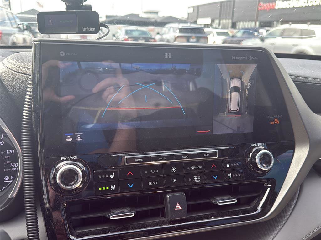 Used 2021 Toyota Highlander Limited image 6