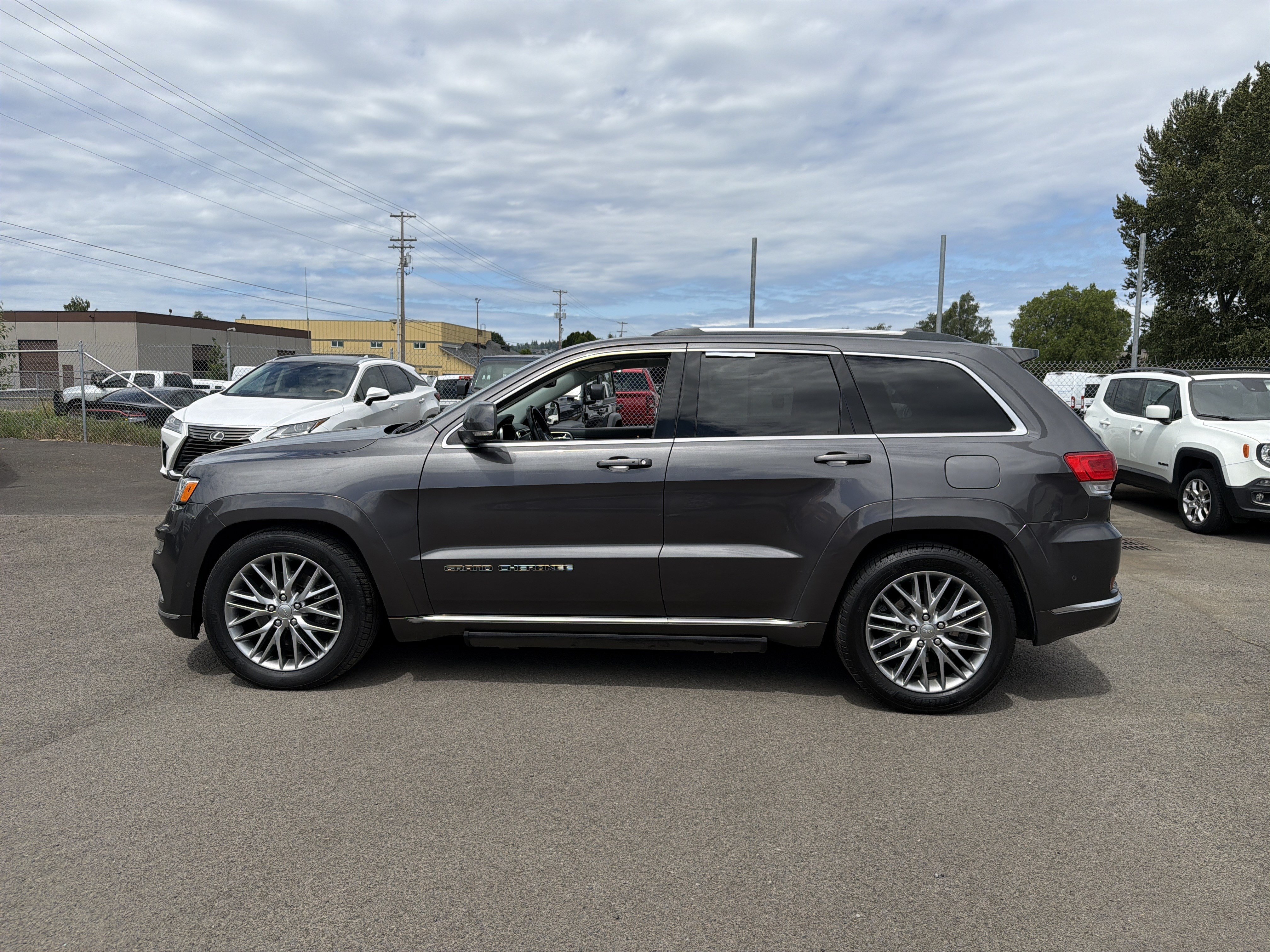 Used 2017 Jeep Grand Cherokee Summit AWD/4WD image 2