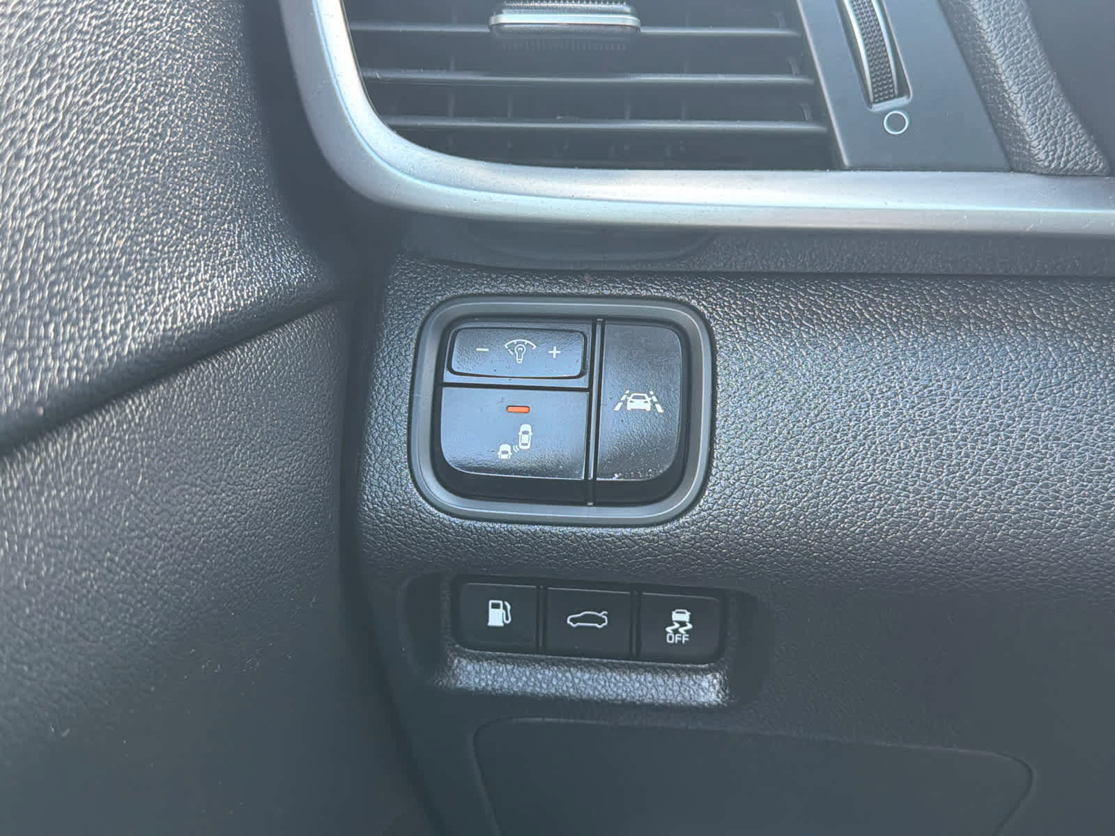 Used 2020 Kia Optima LX image 15