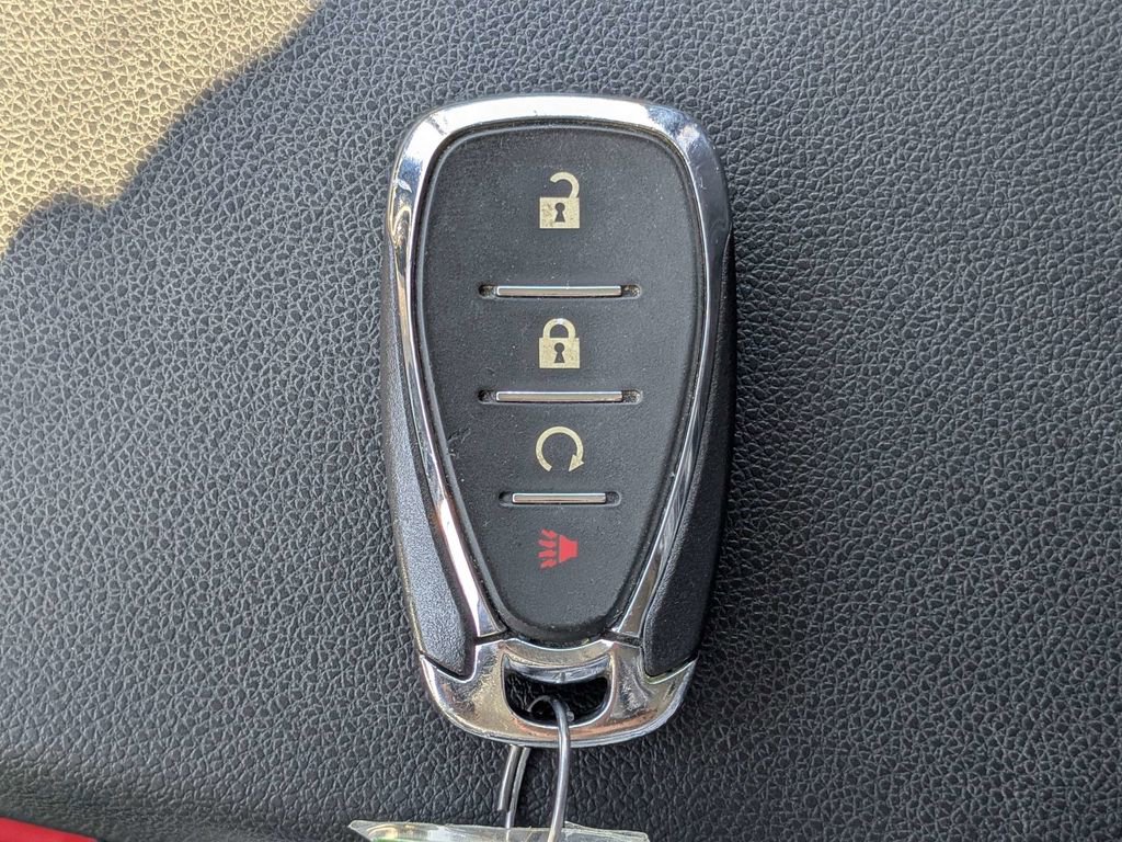 Used 2025 Chevrolet Trax LT FWD image 28