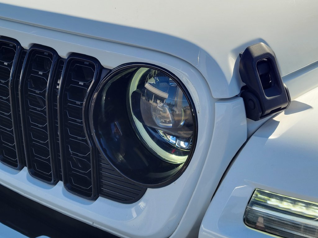 Used 2024 Jeep Wrangler High Altitude AWD/4WD image 28