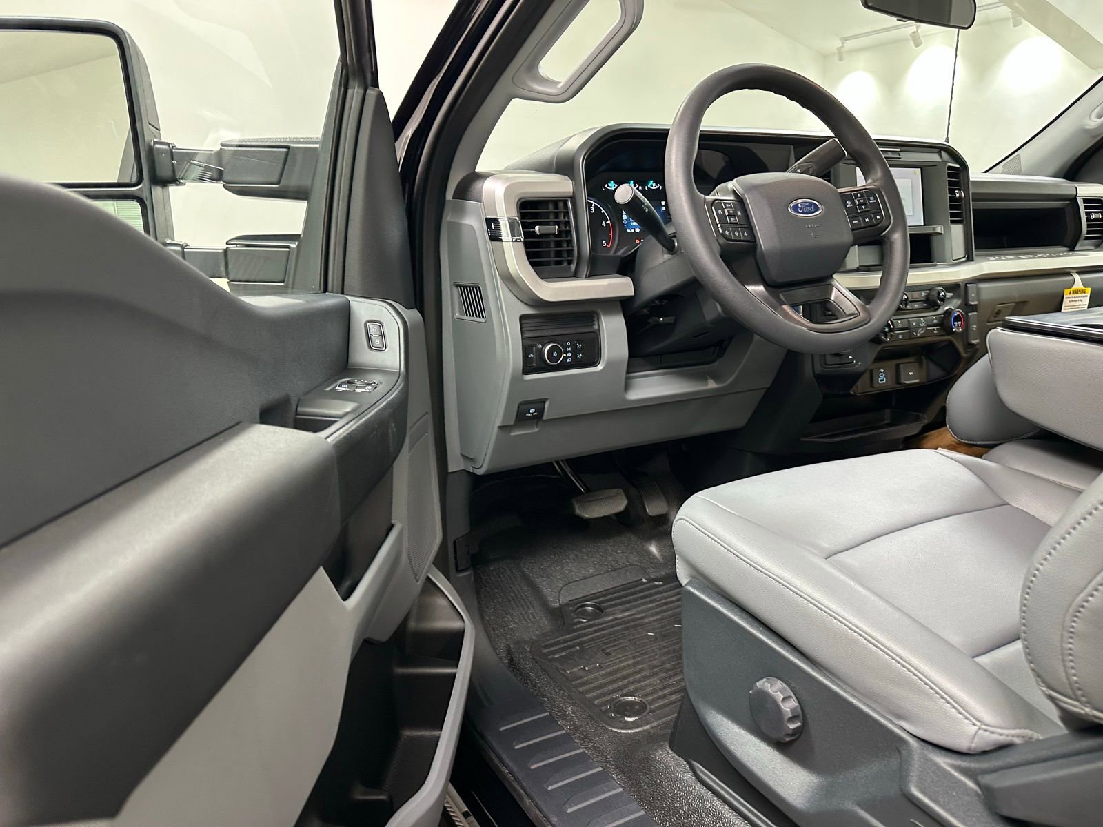 New 2025 Ford F350 XL w/ XL Chrome Package image 11