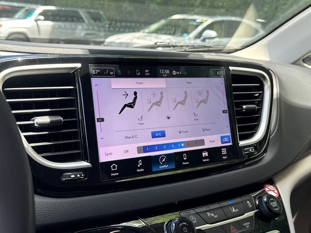 Used 2024 Chrysler Pacifica Touring-L FWD image 22