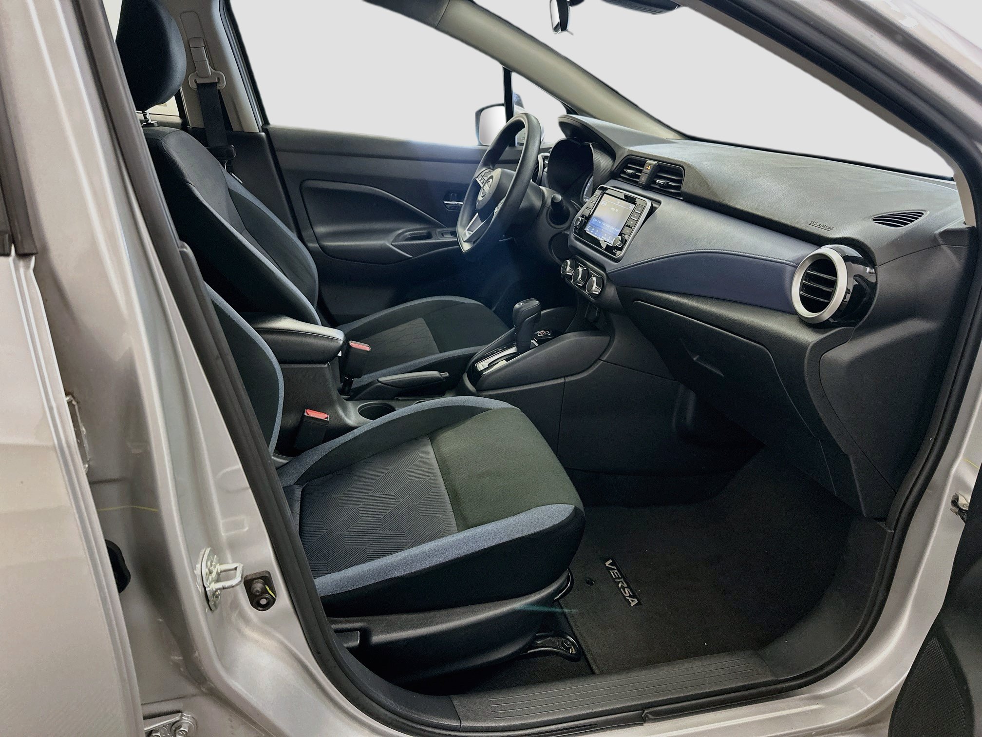Used 2024 Nissan Versa SV FWD image 31