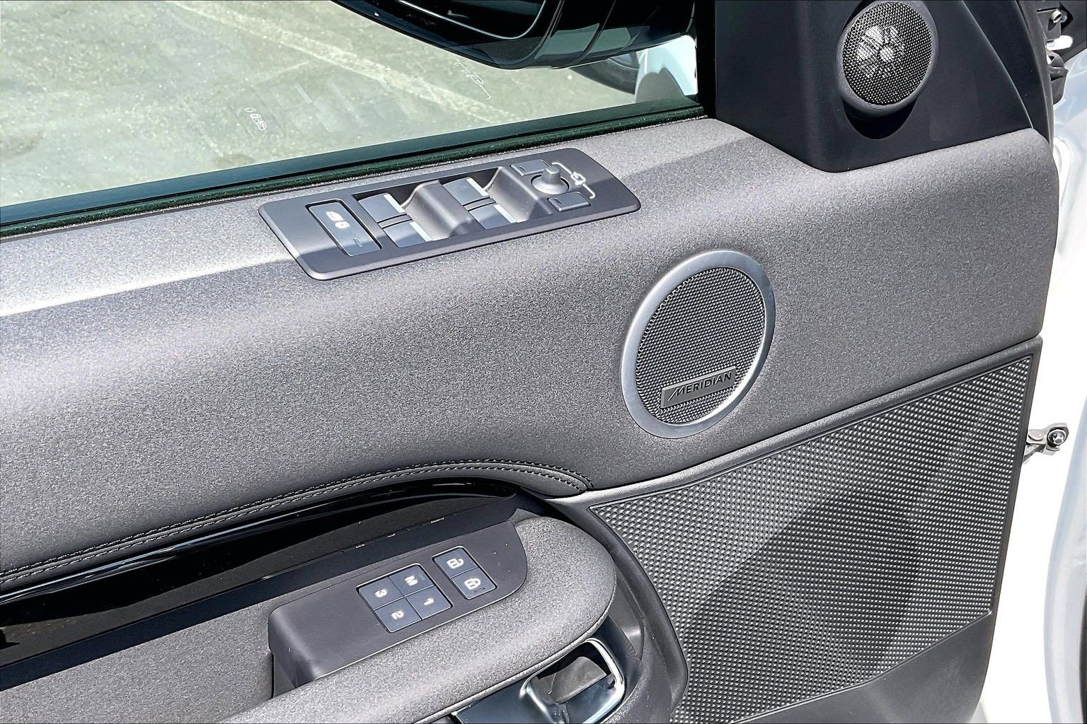 New 2026 Land Rover Discovery S image 22