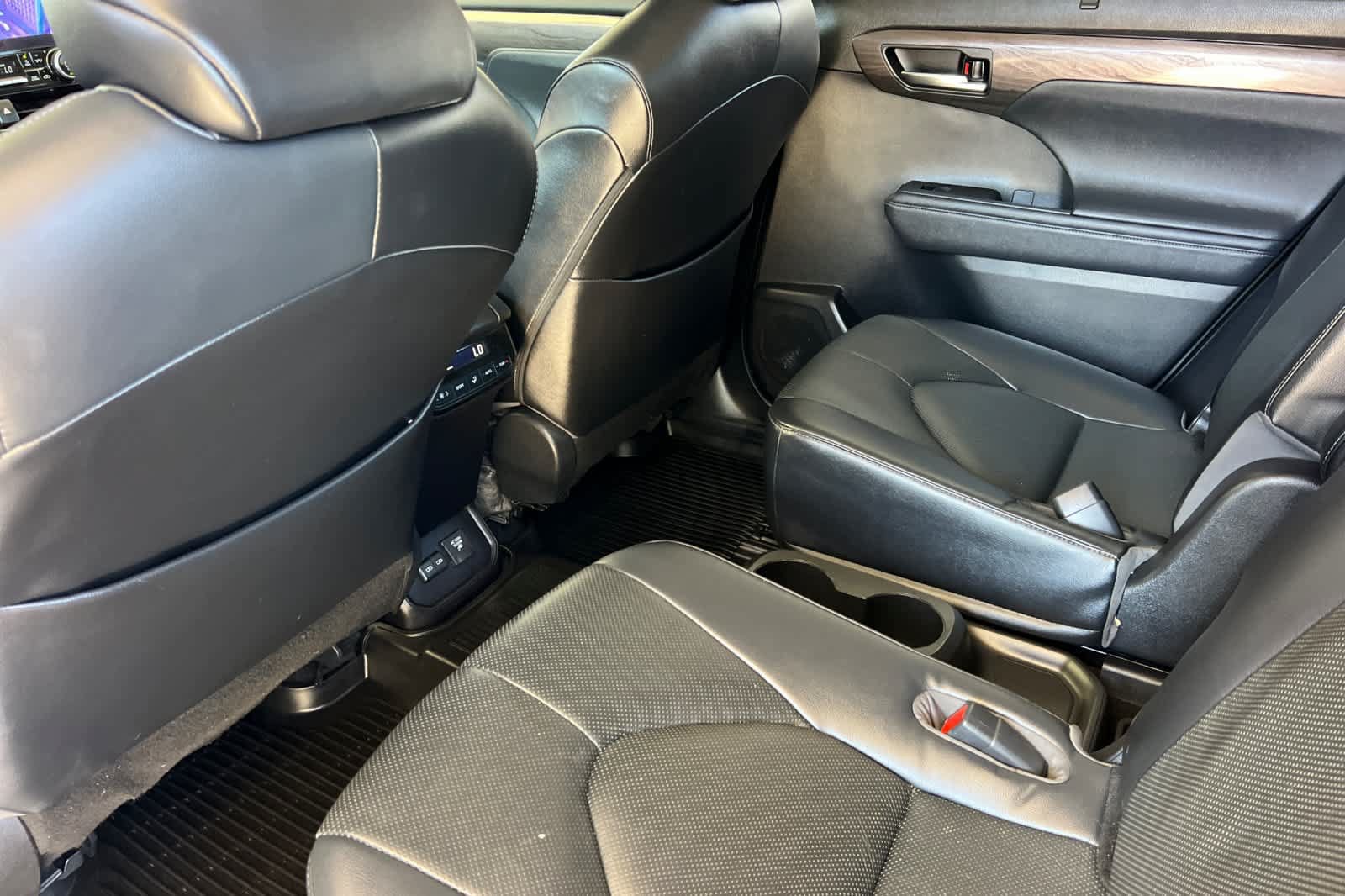 Used 2023 Toyota Highlander Limited AWD/4WD image 4