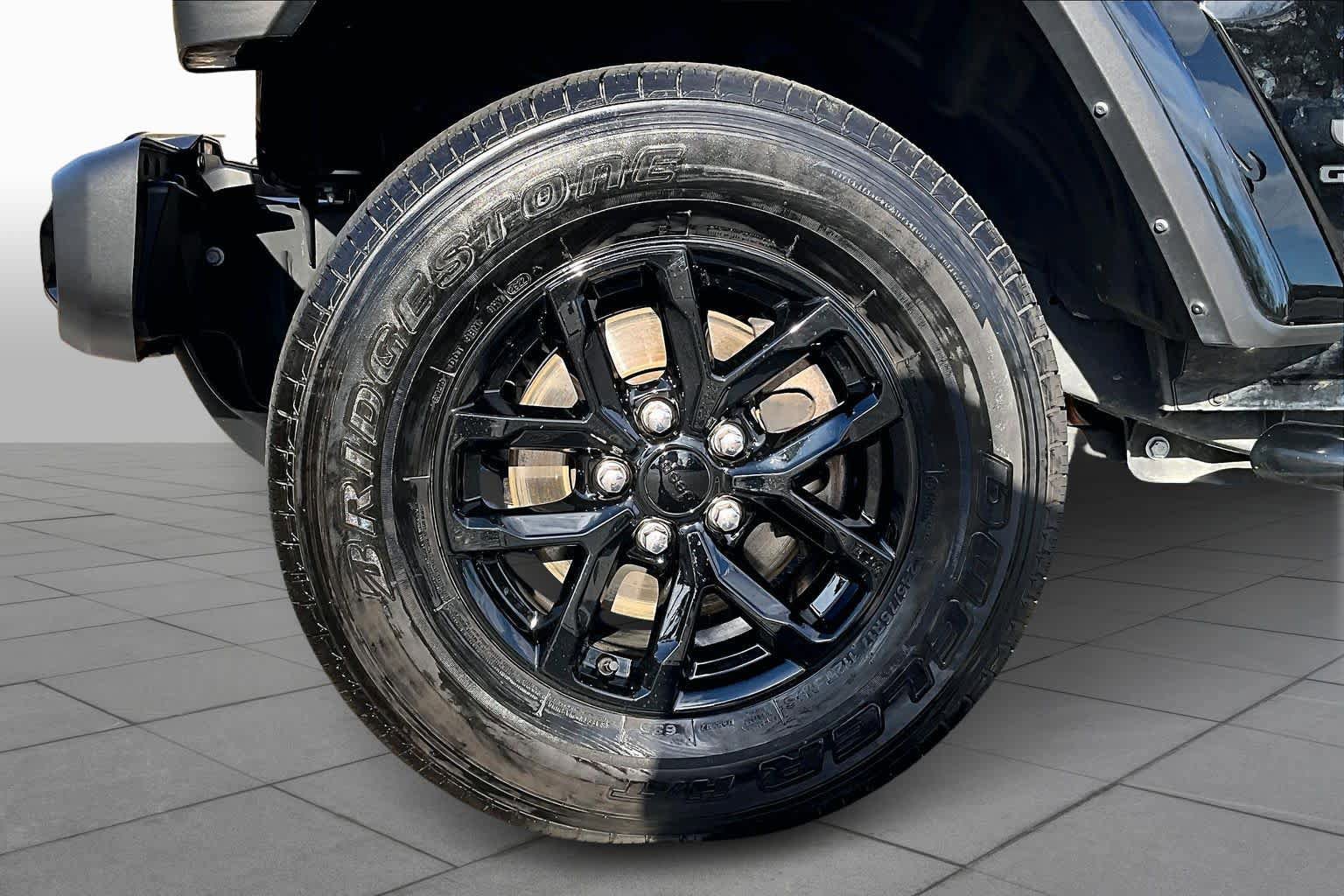 Used 2022 Jeep Gladiator Sport image 10