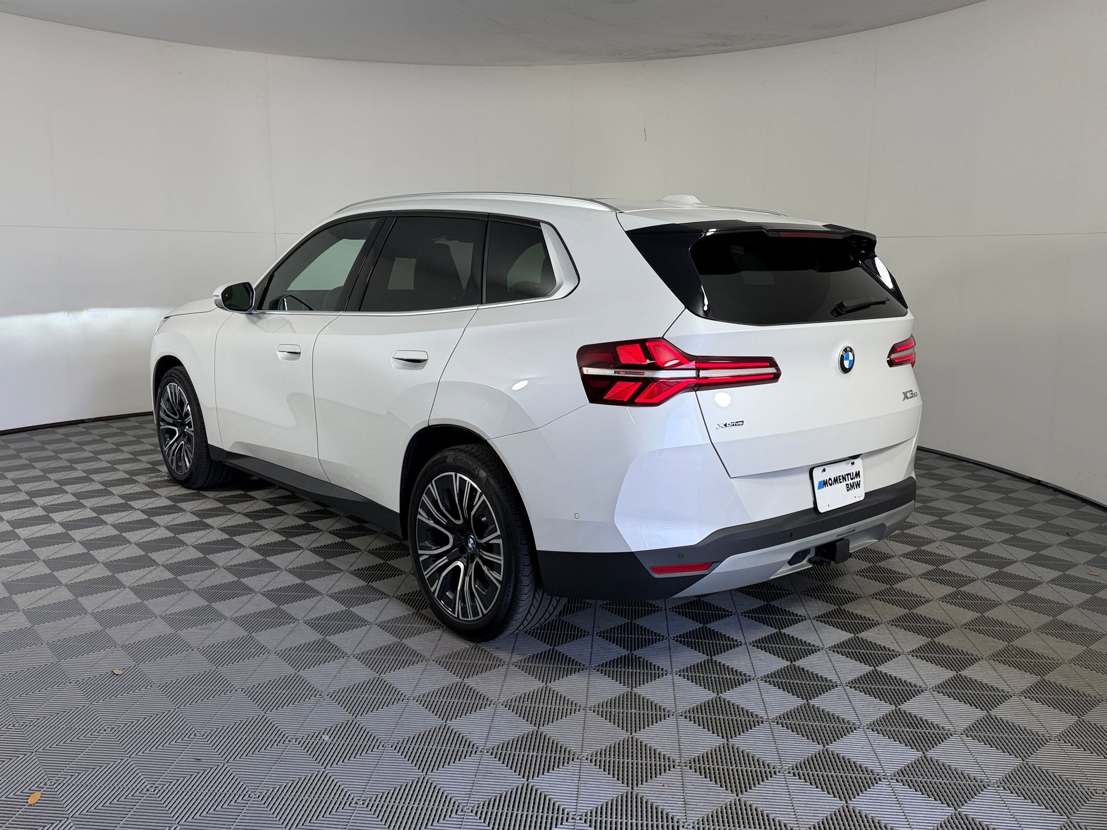 Used 2025 BMW X3 xDrive30i AWD/4WD image 3
