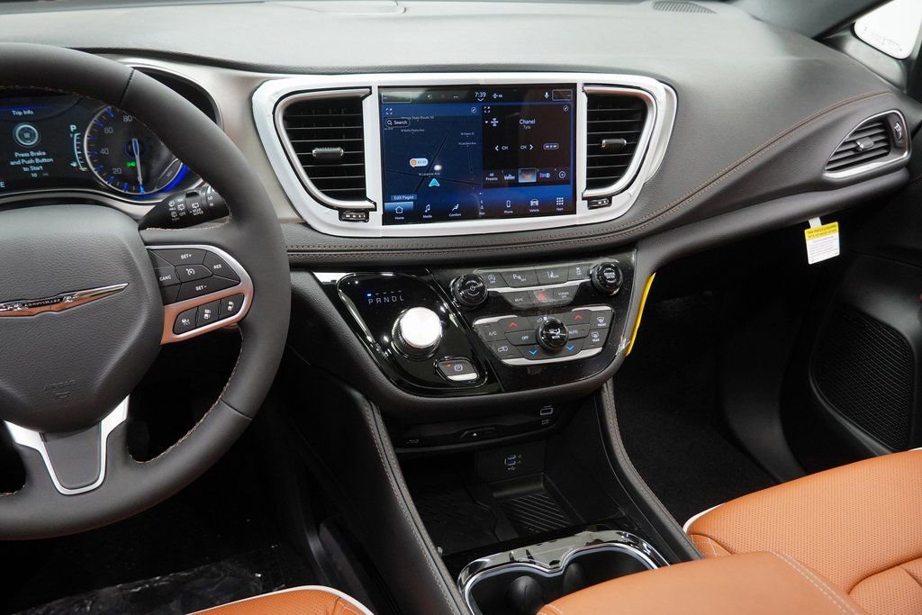 New 2026 Chrysler Pacifica Pinnacle image 24