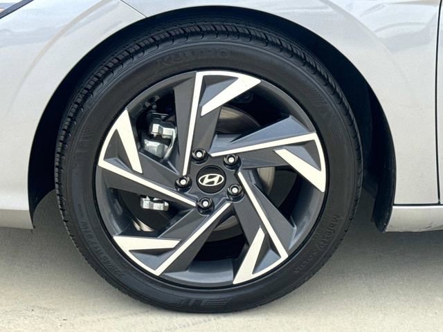 Certified 2025 Hyundai Elantra Sport FWD image 5