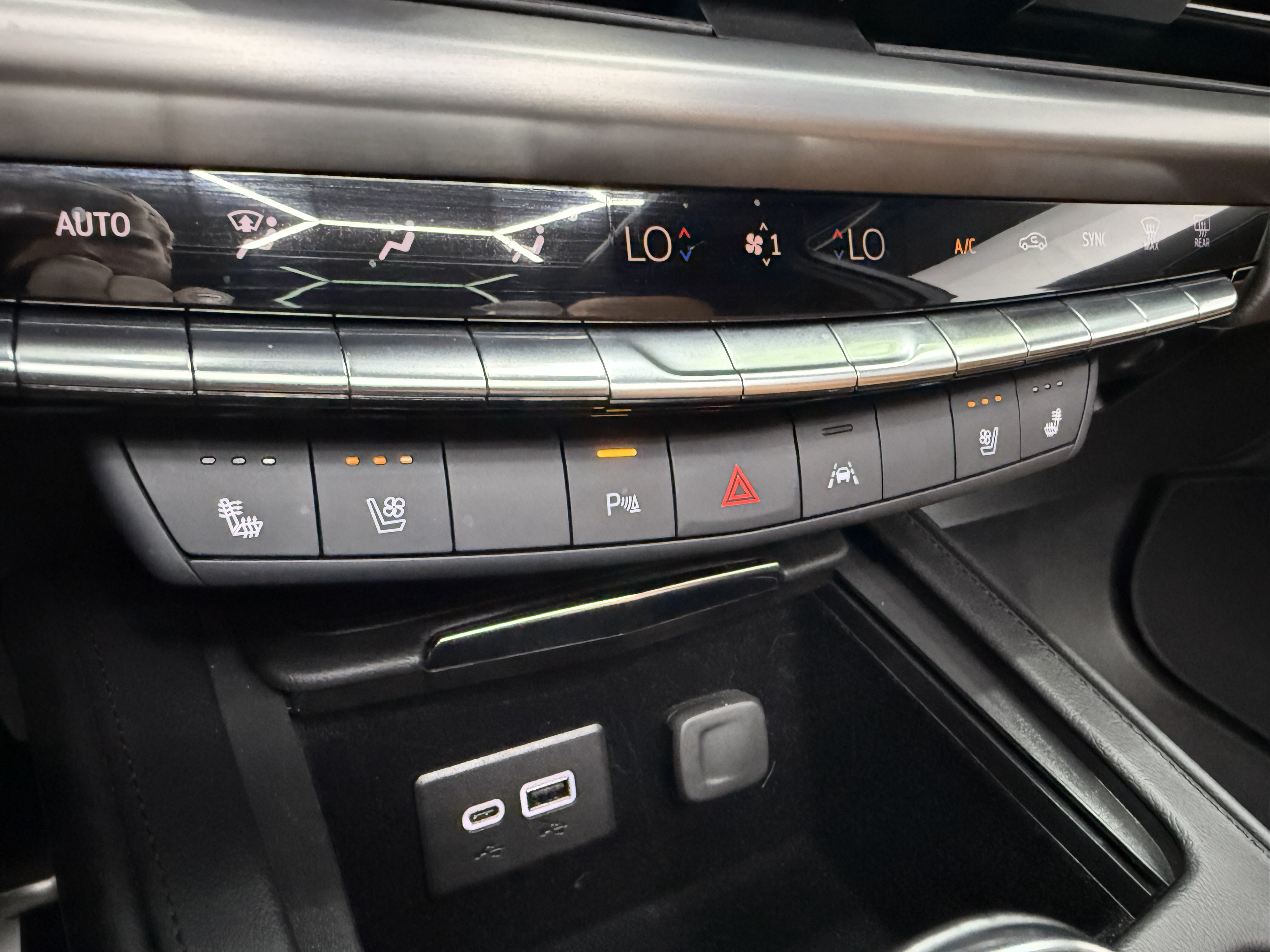 Used 2024 Cadillac XT4 Sport AWD/4WD image 18