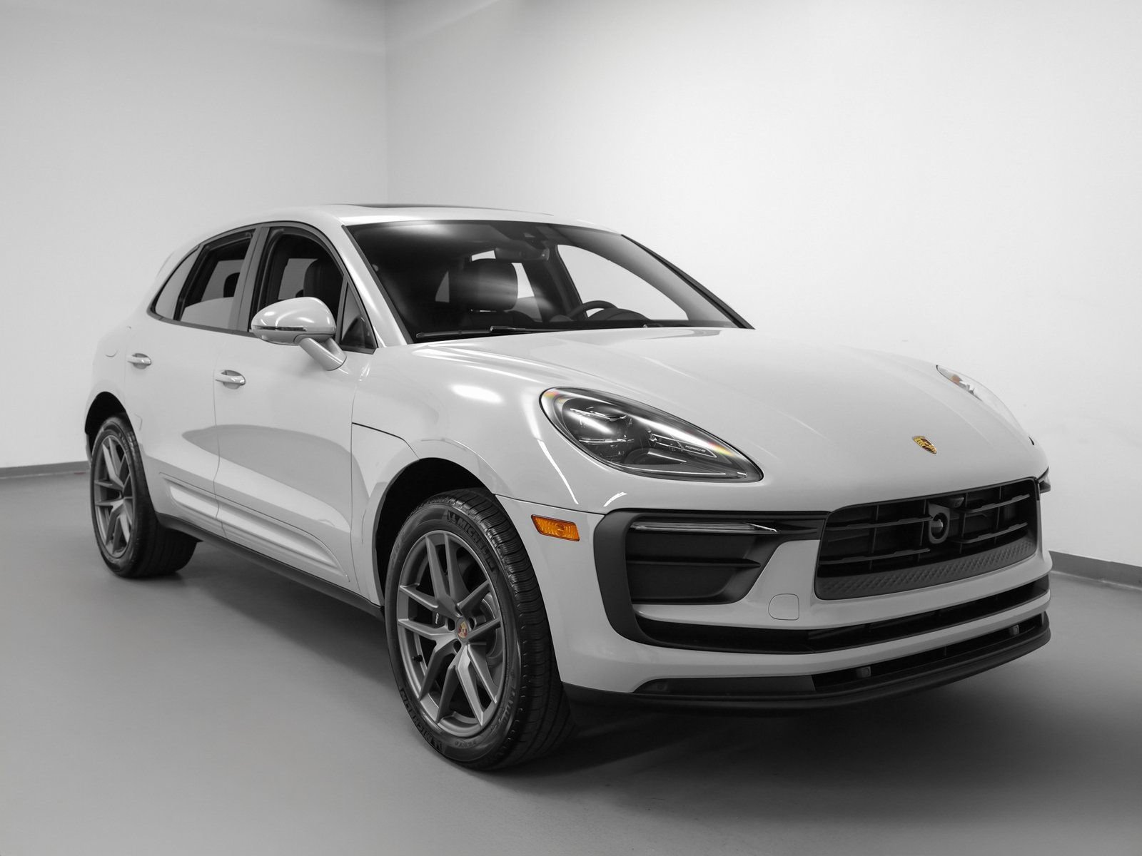 Certified 2026 Porsche Macan AWD/4WD image 10