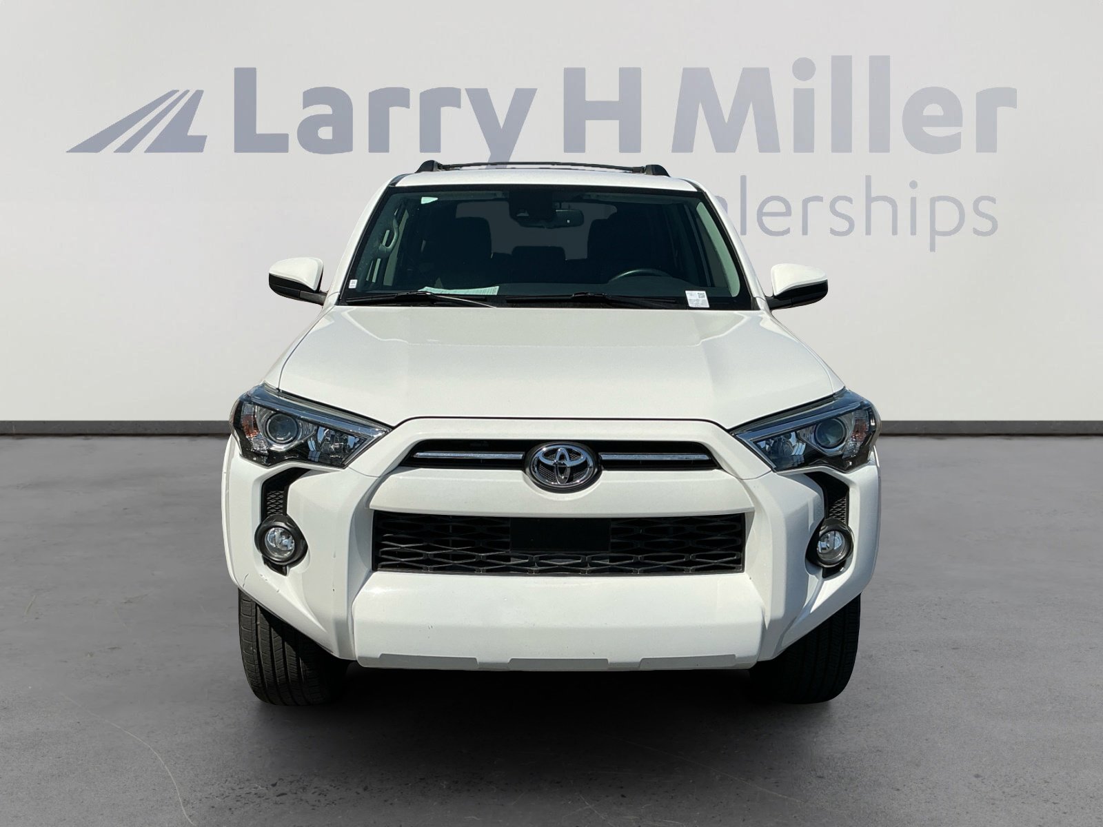 Used 2020 Toyota 4Runner SR5 AWD/4WD image 8