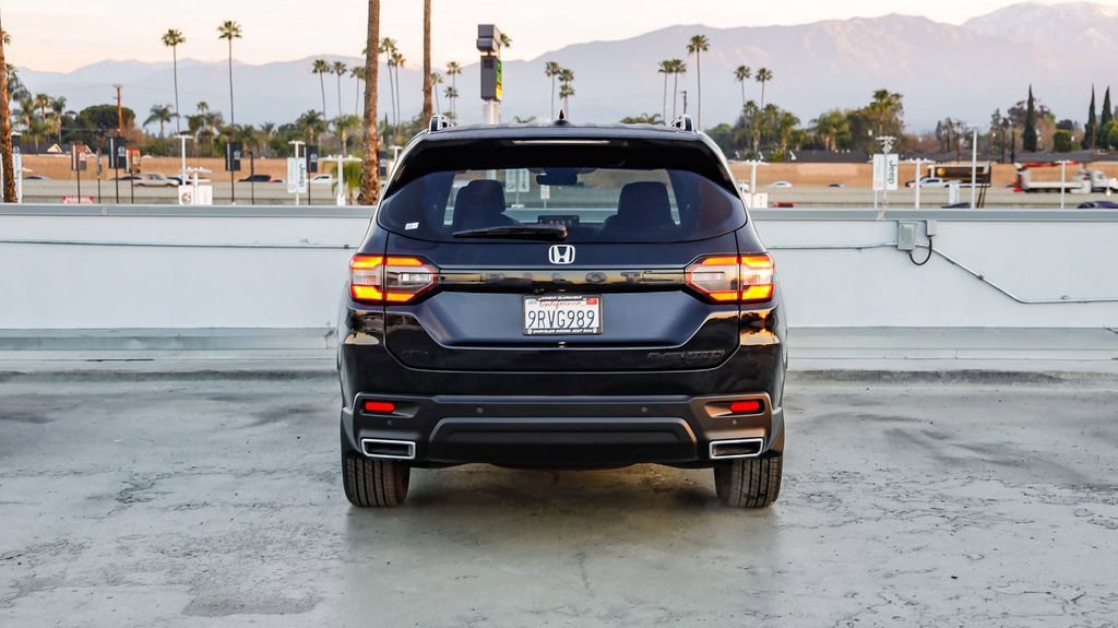 Used 2025 Honda Pilot Black Edition image 8