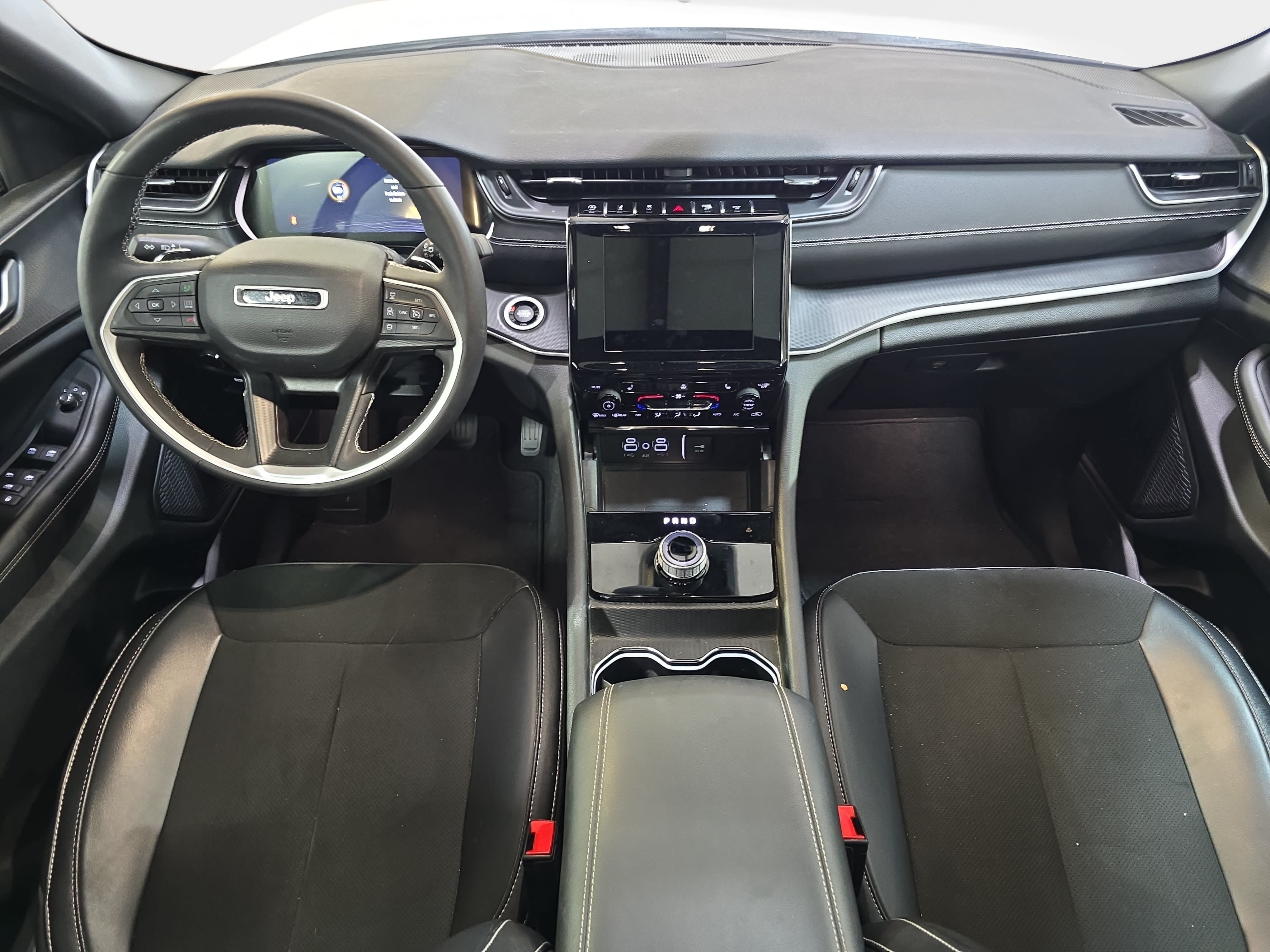 Used 2023 Jeep Grand Cherokee Altitude AWD/4WD image 10