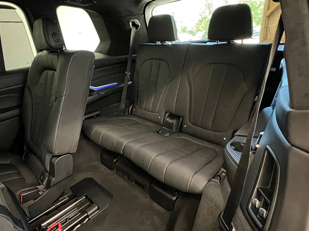 Used 2020 BMW X7 M50i w/ Executive Package image 11