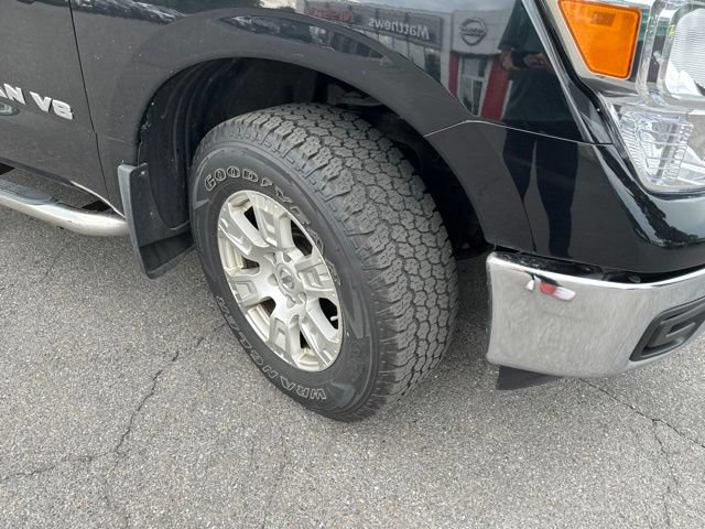 Used 2018 Nissan Titan SV AWD/4WD image 10