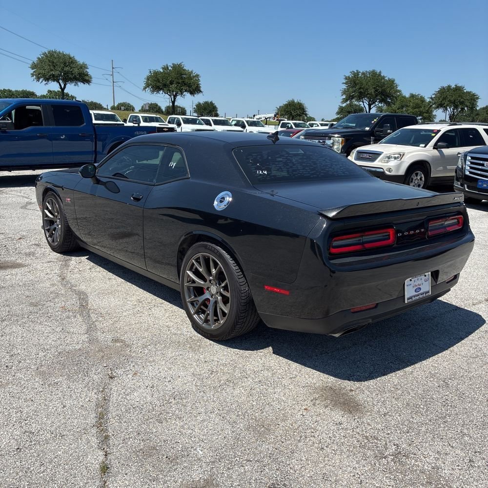 Used 2015 Dodge Challenger SRT RWD image 4