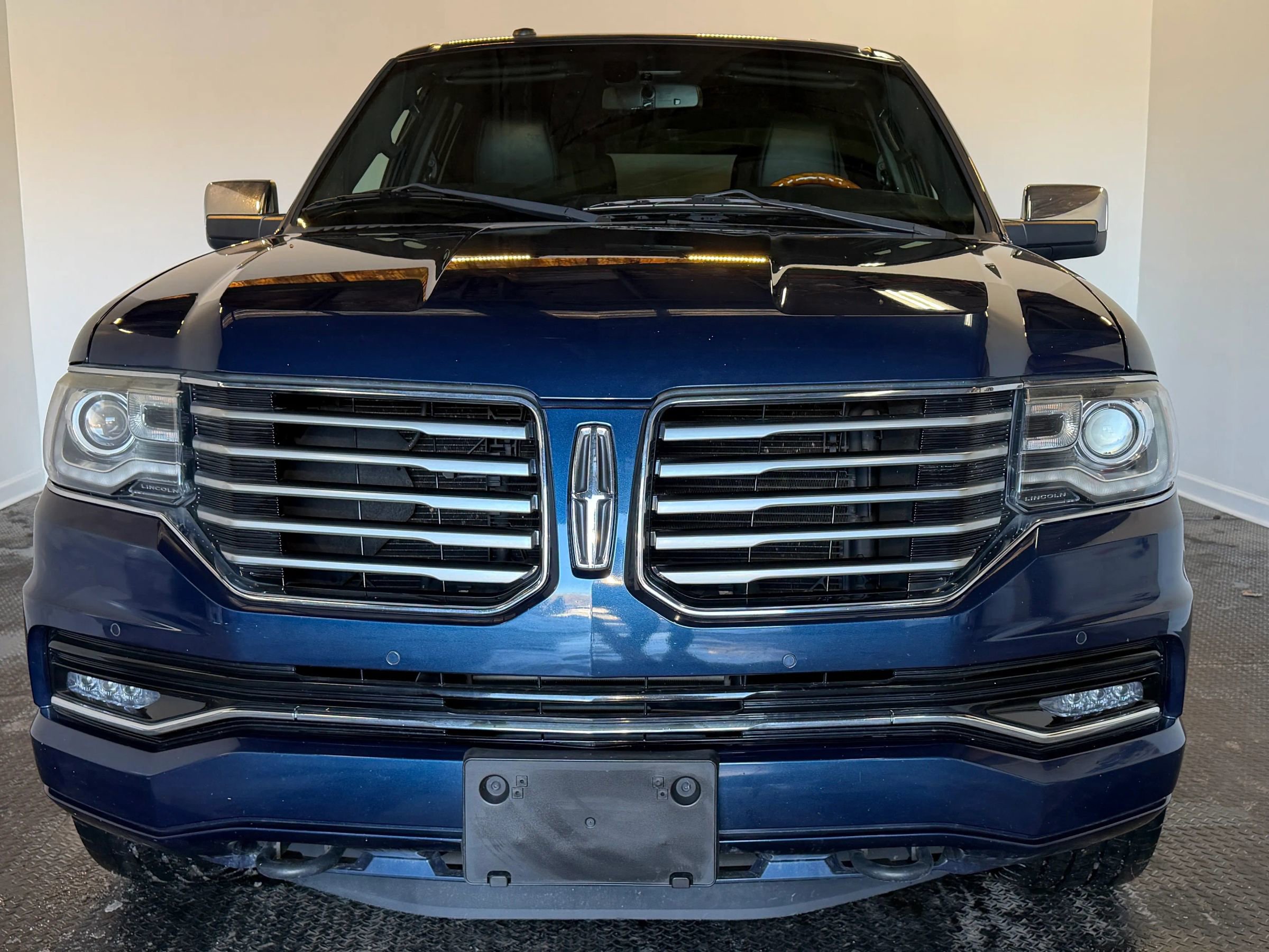 Used 2017 Lincoln Navigator L Select image 3