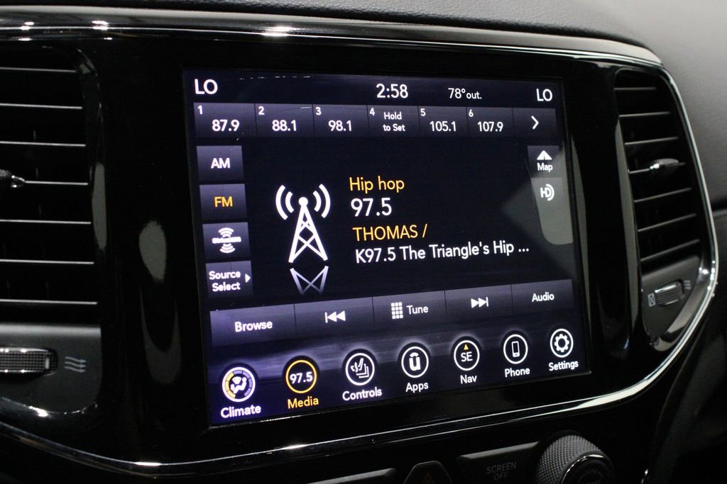 Used 2019 Jeep Grand Cherokee Laredo image 35