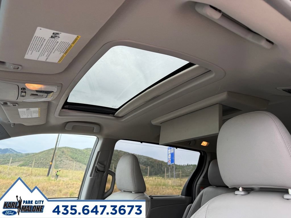 Used 2015 Toyota Sienna XLE Premium FWD image 23