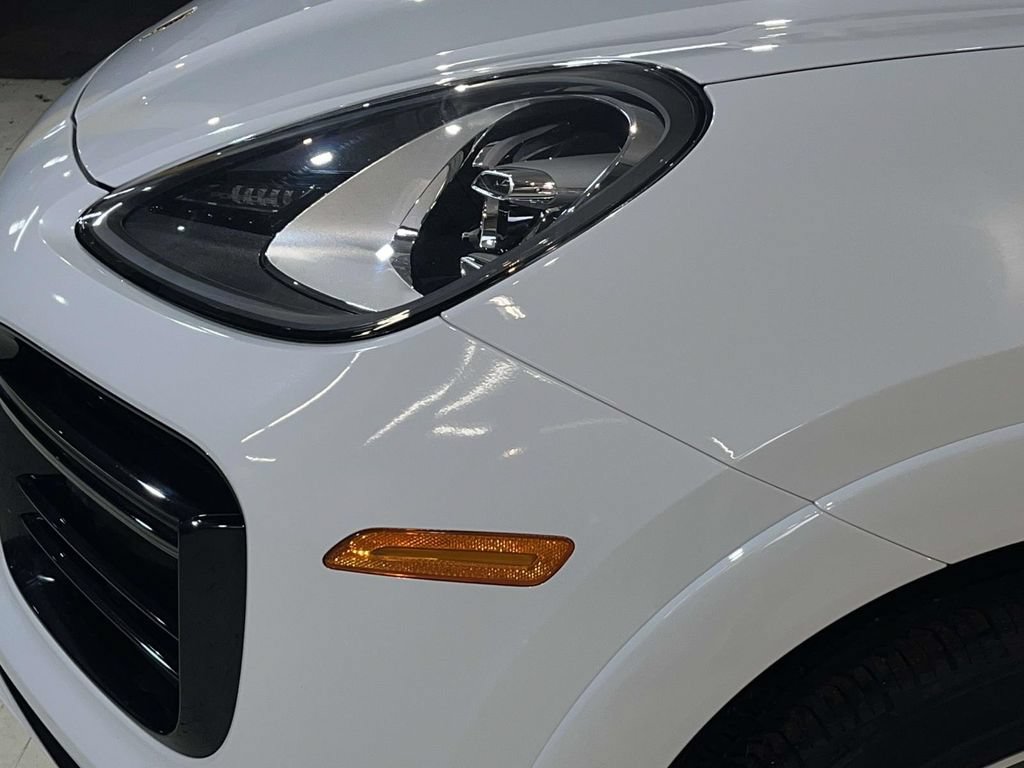 Certified 2023 Porsche Cayenne Turbo AWD/4WD image 5