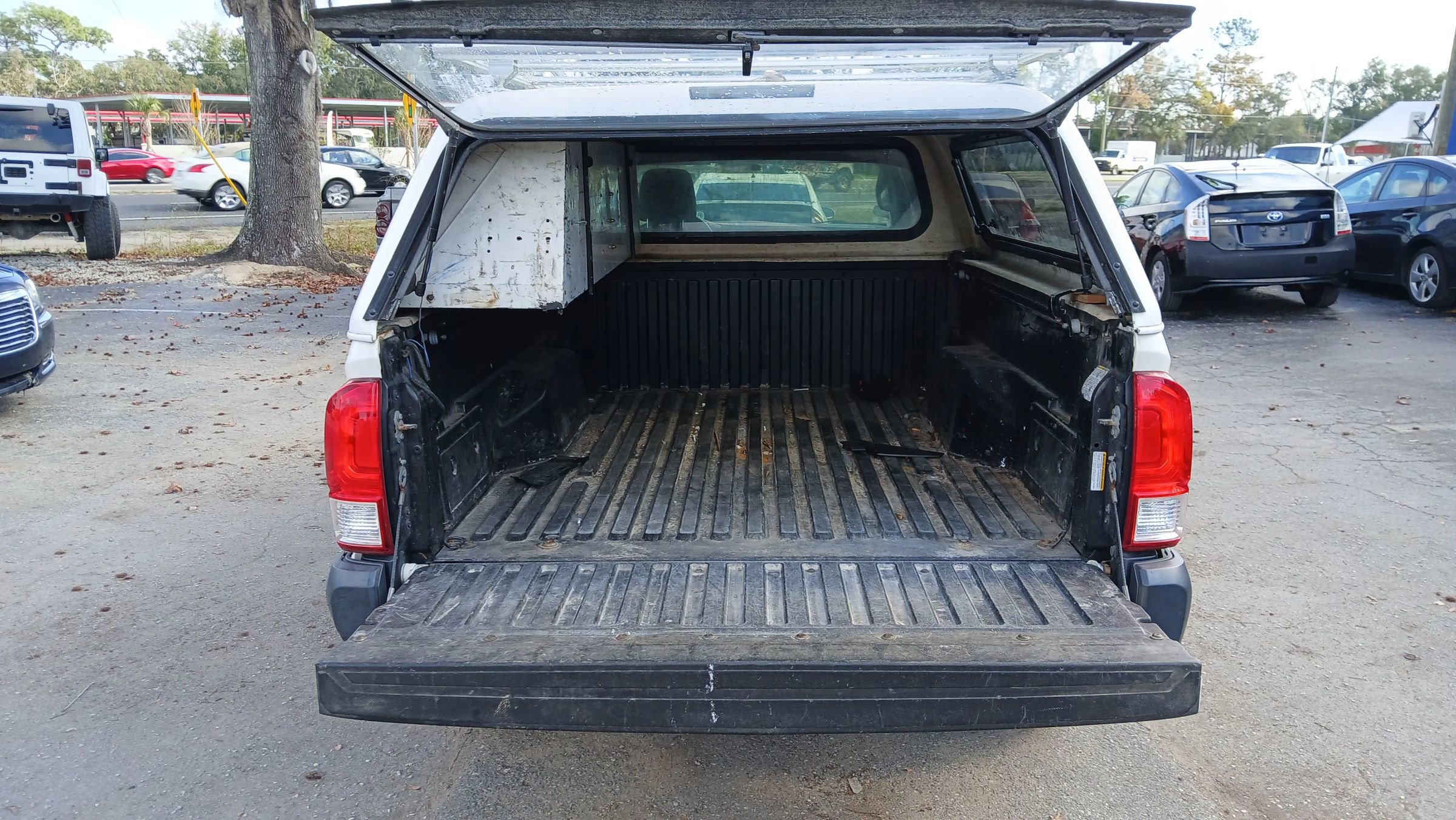 Used 2016 Toyota Tacoma SR RWD image 7