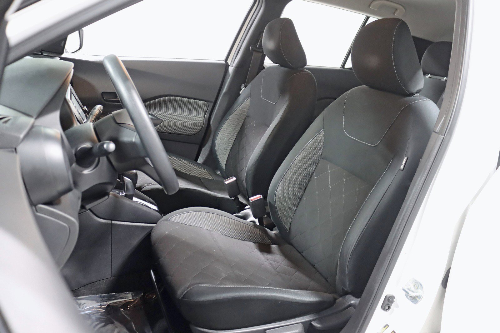 Used 2020 Nissan Kicks S image 23