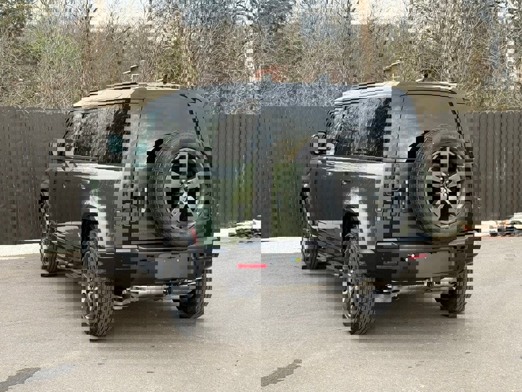 New 2026 Land Rover Defender 110 X-Dynamic SE image 3