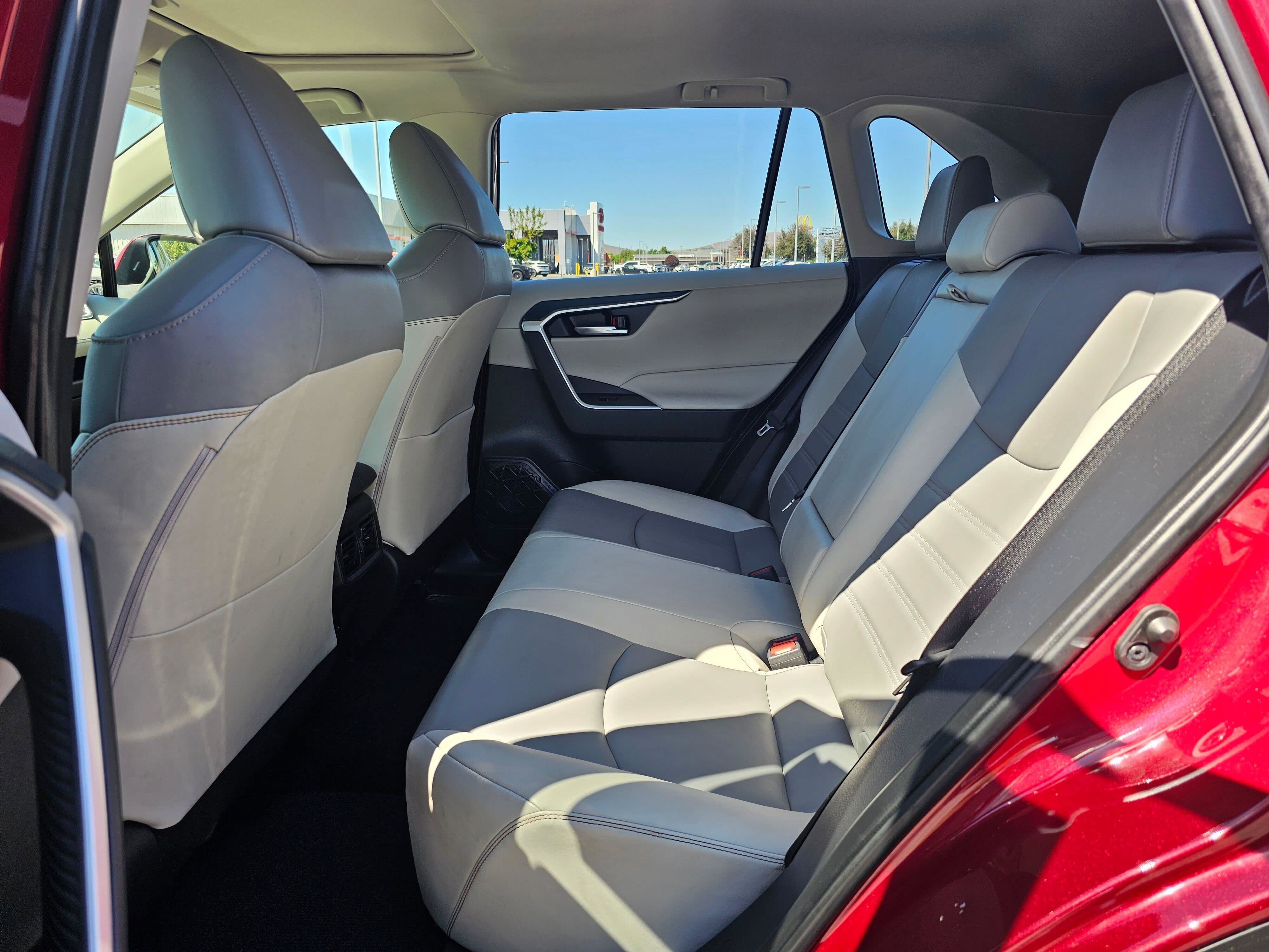 Used 2023 Toyota RAV4 XLE Premium AWD/4WD image 17