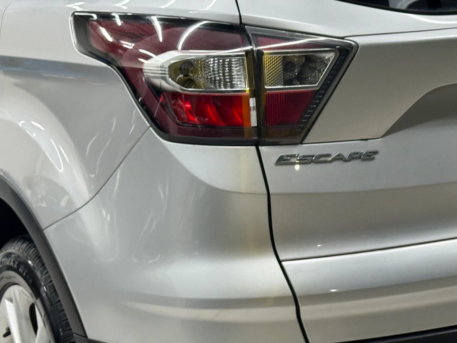 Used 2017 Ford Escape SE FWD image 12
