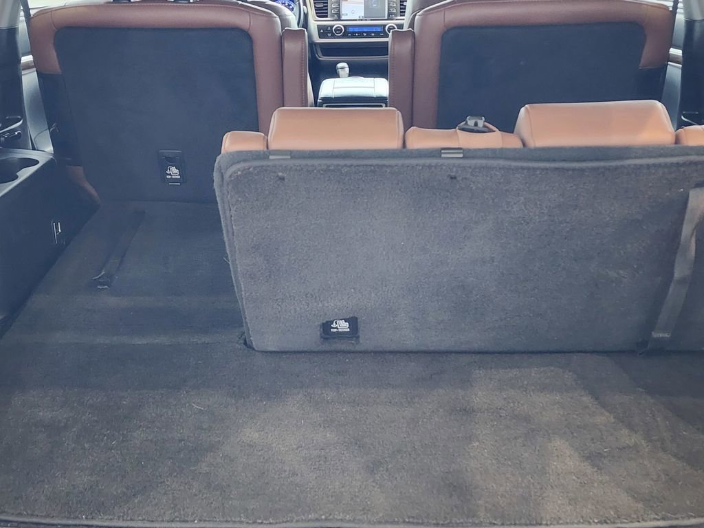 Used 2019 Toyota Highlander Limited FWD image 10