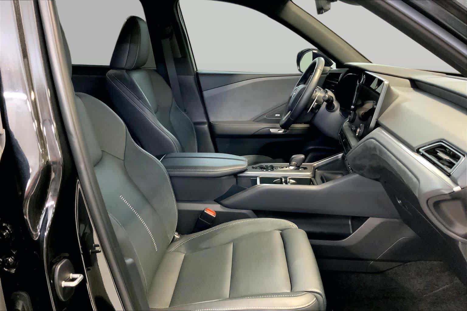 Used 2025 Lexus TX 550h AWD Plug-In Hybrid image 8