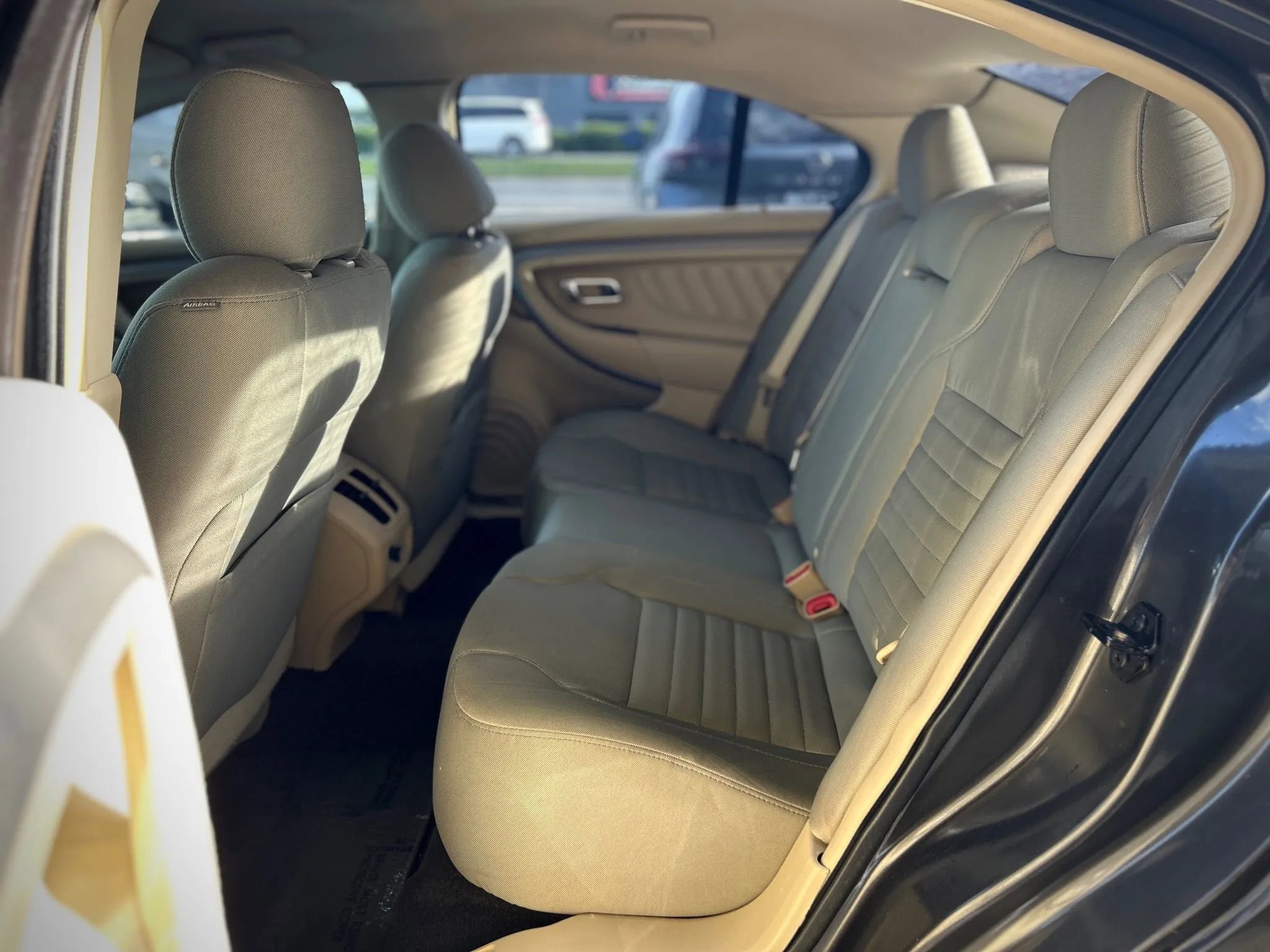 Used 2015 Ford Taurus SE image 20