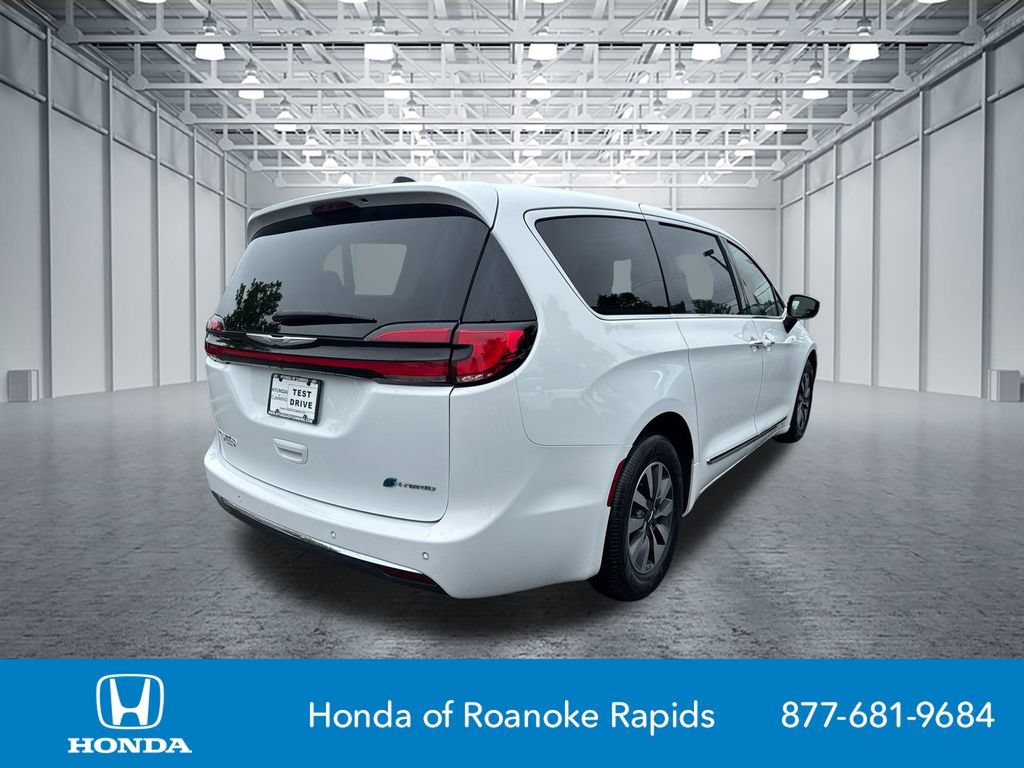 Used 2023 Chrysler Pacifica Limited FWD image 7