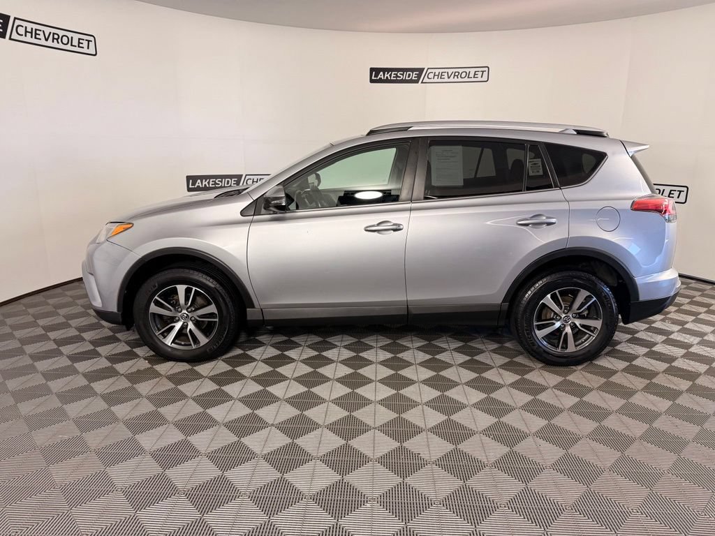 Used 2016 Toyota RAV4 XLE AWD/4WD image 3